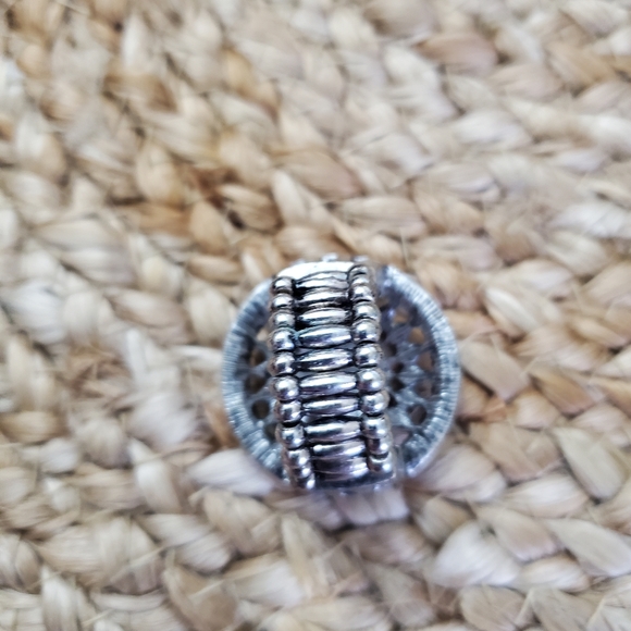 ring - Picture 2 of 4